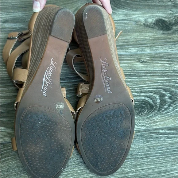 Lucky Brand Women's Tan Sandals - Picture 5 of 6